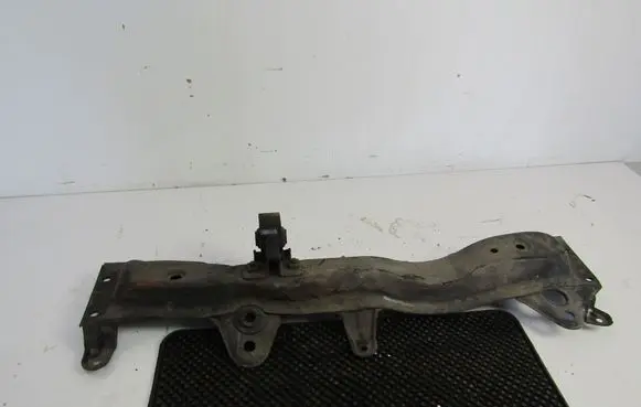 Ford Mondeo Mk III Engine mount bracket 