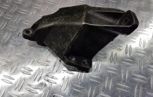 Audi A4 S4 B5 8D Engine mounting bracket 8d0199307l