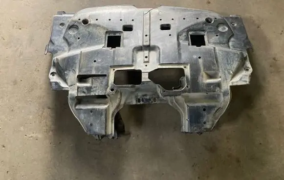 Subaru Impreza II Engine splash shield/under tray