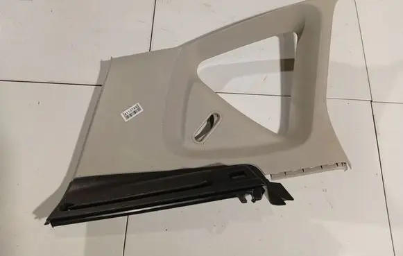 Mercedes-Benz A W169 (D) pillar trim (bottom) A1696900525