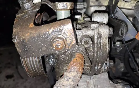 Mitsubishi Grandis Power steering pump