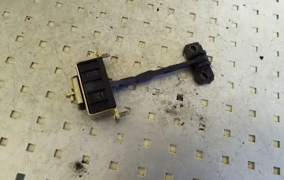 Mercedes-Benz E W211 Front door check strap stopper A2117200116