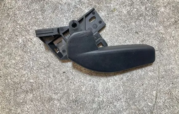 Skoda Octavia Mk4 Engine bonnet (hood) release handle 517823633B