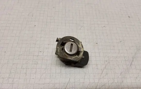 Audi 80 90 S2 B4 Front door lock (next to the handle) 
