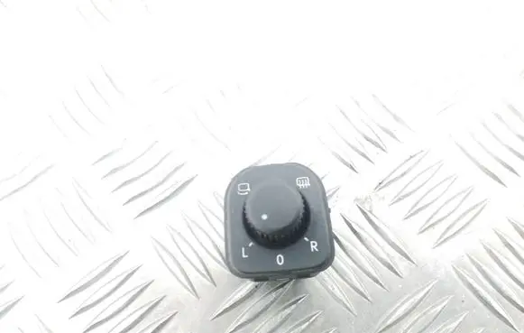 Wing mirror switch