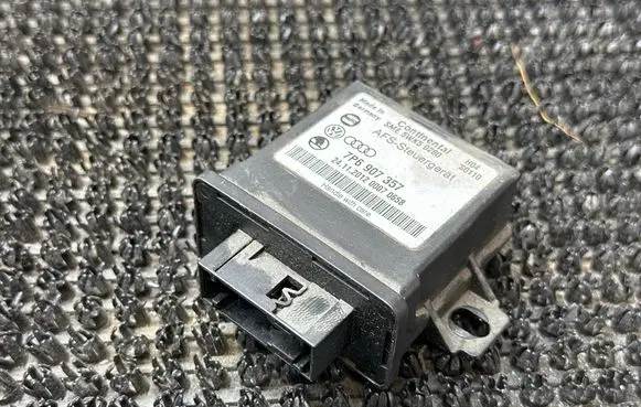 Volkswagen Touareg II Light module LCM 7P6907357
