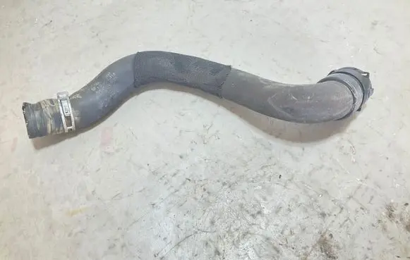 Opel Insignia A Engine coolant pipe/hose 13353318 565563897