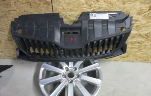 Skoda Fabia Mk3 (NJ) Front bumper upper radiator grill