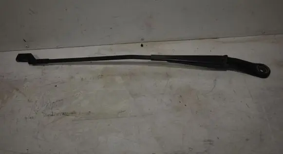 Opel Zafira C Front wiper blade arm 20812593