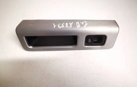 Toyota Avensis Verso Electric window control switch 8663819