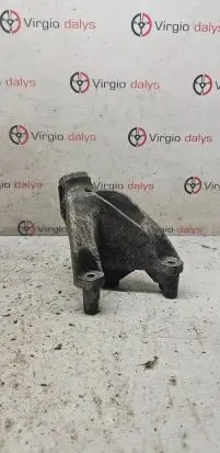 Engine mounting bracket