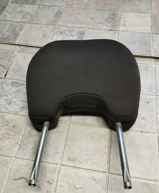 Volvo V50 Front seat headrest 