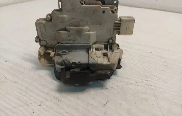 Audi A4 S4 B7 8E 8H Front door lock