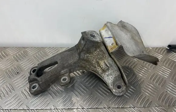 Audi A6 S6 C7 4G Engine mounting bracket 4G0199308E