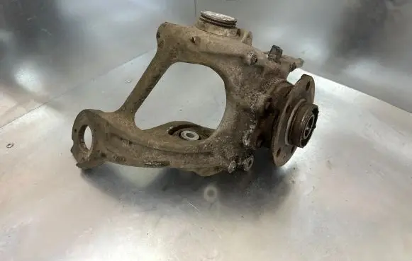 Rear wheel hub spindle/knuckle