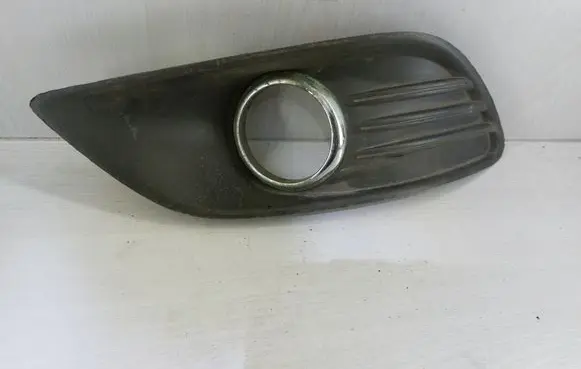 Ford Focus Front bumper lower grill 8M51R19952AE