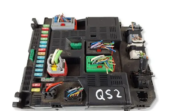 Peugeot 307 Fuse module 9636760580