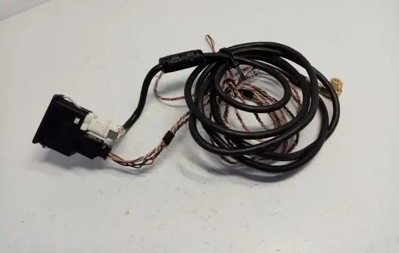 BMW 5 F10 F11 AUX in-socket connector 9237654 84109237654 61319189174