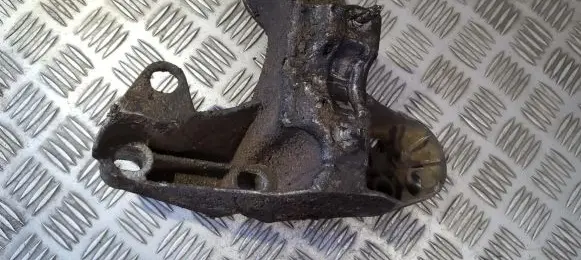 Audi A4 S4 B5 8D Engine mounting bracket 8E0199351