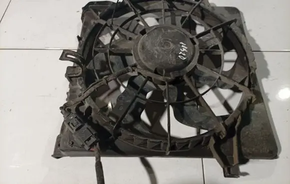 KIA Ceed Radiator cooling fan shroud