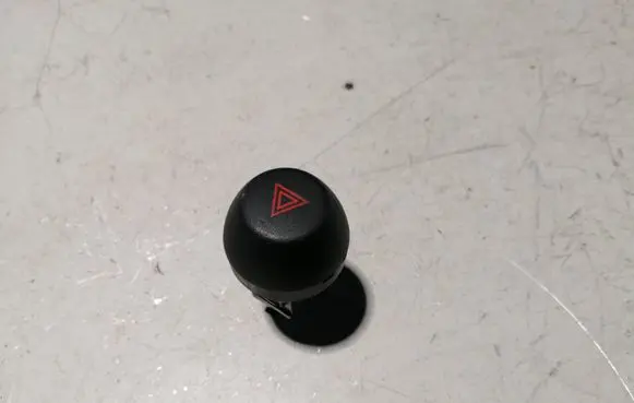 Toyota RAV 4 (XA30) Hazard light switch 15B060