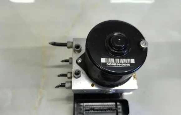 BMW 1 E81 E87 ABS Pump 6787837 000404014F2 10096008413