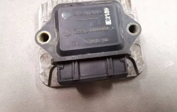 Audi 100 200 5000 C3 Ignition amplifier control unit 8D0905351C 5WK6102