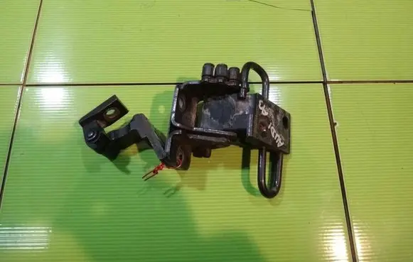 Audi A3 S3 8P Front door upper hinge PRZOD 6AB11 8E0831412E