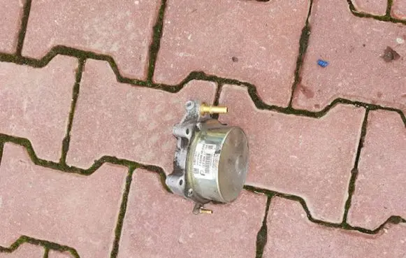 Opel Zafira C Vacuum pump 55571411