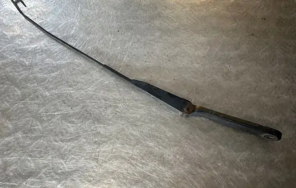 Opel Vivaro Front wiper blade arm 7700311585