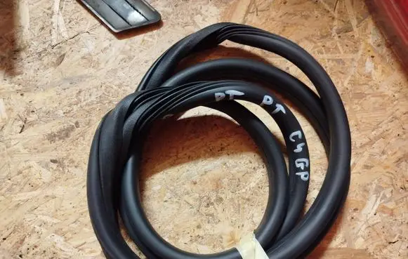 Citroen C4 Grand Picasso Rear door rubber seal (on body) 