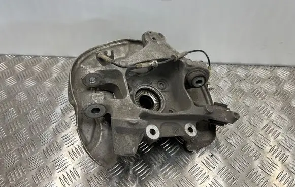 BMW 5 G30 G31 Rear wheel hub 6866334