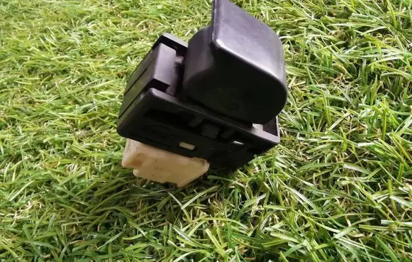 Nissan Almera Electric window control switch