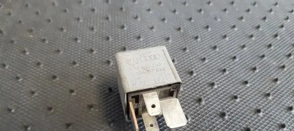 Volkswagen PASSAT B5 Other relay 8D0951253 V23134-J52-X300