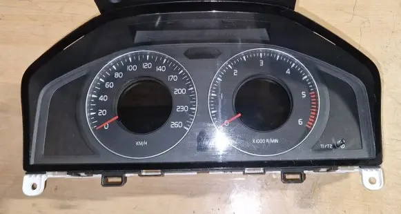 Volvo V70 Speedometer (instrument cluster) 69199860U 36002195