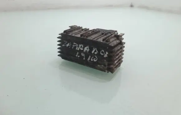 Opel Zafira B Glow plug pre-heat relay 55353011