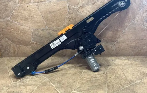 BMW 2 F46 Front door window regulator with motor 7463486