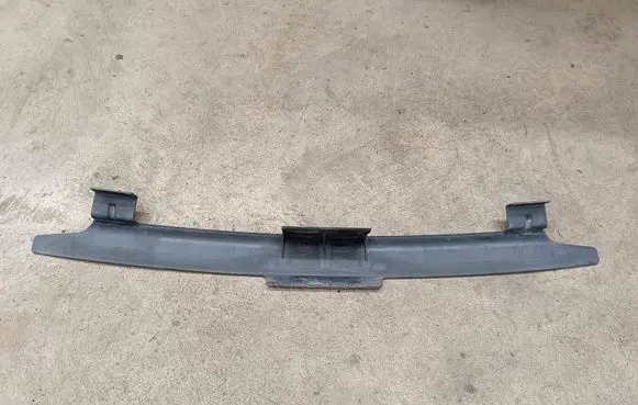 Nissan Qashqai Front bumper splitter molding 62084BR00A