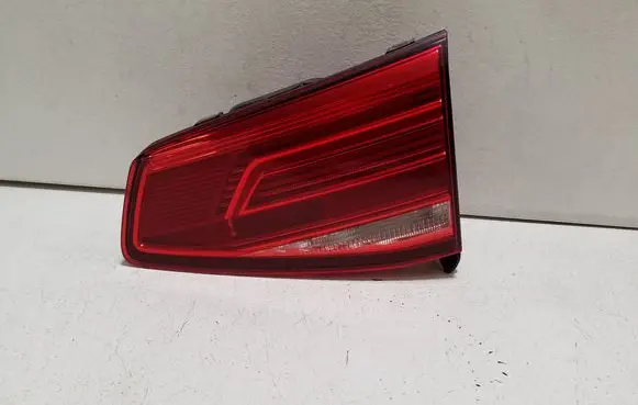Volkswagen PASSAT B8 Tailgate rear/tail lights E13928