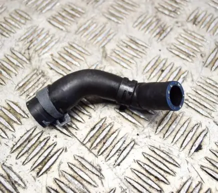Volkswagen Golf VII Engine coolant pipe/hose