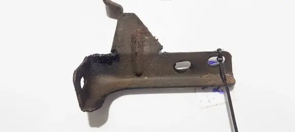 Nissan Almera N16 Engine mounting bracket