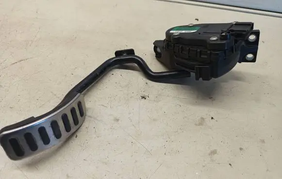 Volkswagen Phaeton Accelerator throttle pedal 3D2723503E F30017201