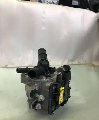 Mercedes-Benz GLA H247 Water pump A2822000101