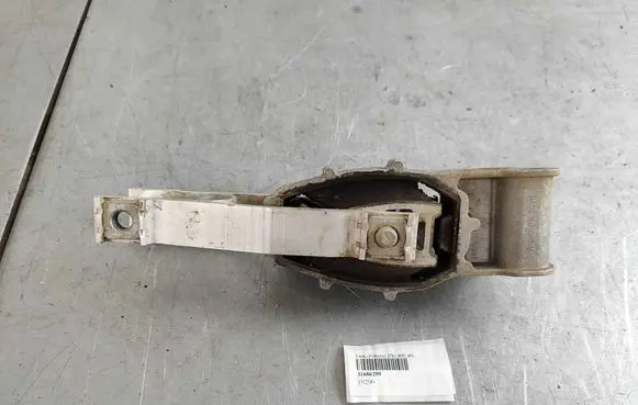 Volvo C40 Engine mounting bracket 31686299