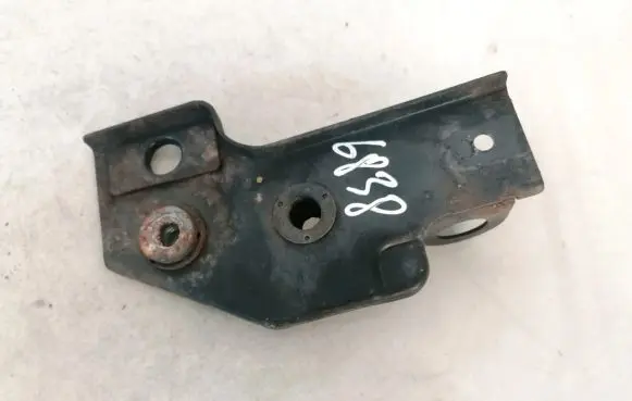 Toyota Avensis T270 Radiator mount bracket