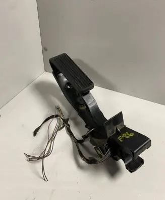 Mercedes-Benz C W203 Accelerator throttle pedal A2033000104
