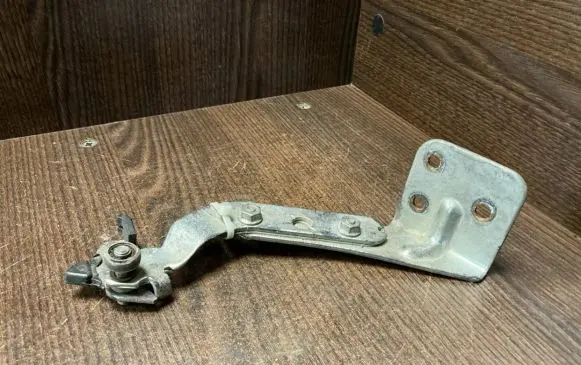 Fiat Ducato Sliding door lower roller guide/hinge 