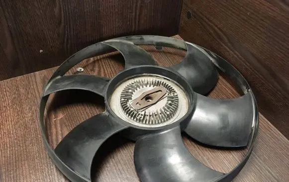 Volkswagen Crafter Viscous fan 076121301D