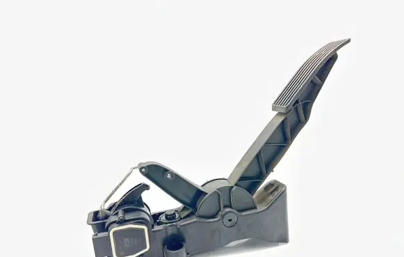 Mercedes-Benz B W245 Accelerator throttle pedal A1693000104