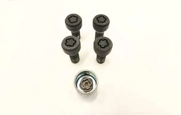 BMW 2 F46 Anti-theft wheel nuts and lock 2453961